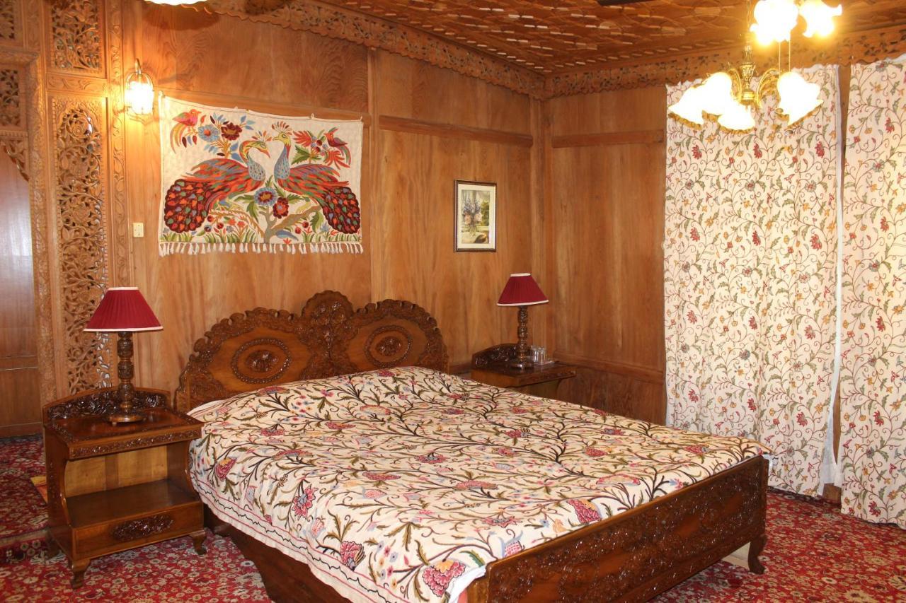 Hotel Wangnoo Worth Houseboats Srīnagar Exteriér fotografie