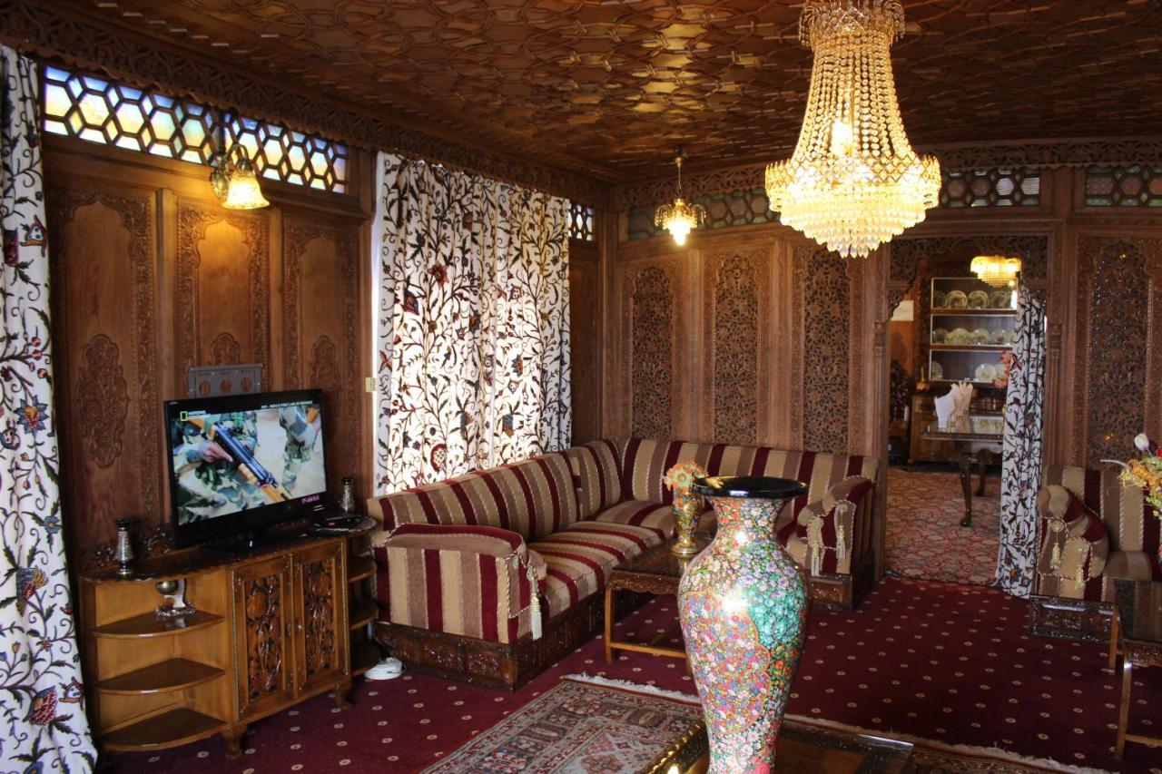 Hotel Wangnoo Worth Houseboats Srīnagar Exteriér fotografie